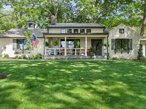 3605 W 71st St, Prairie Village, KS 66208