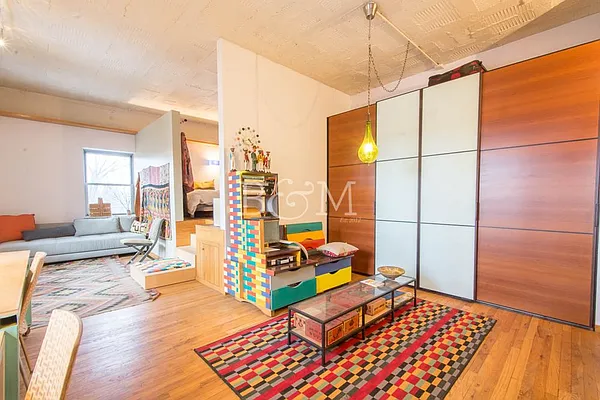 Sold by Brick&Mortar | media 6