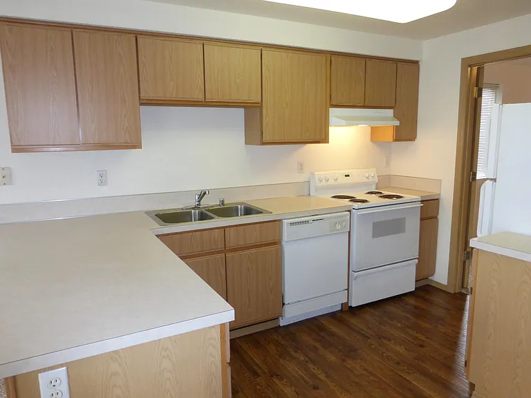 Golf Club Apartments — Photo 25