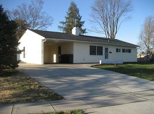 340 Lakeside Dr, Levittown, PA 19054