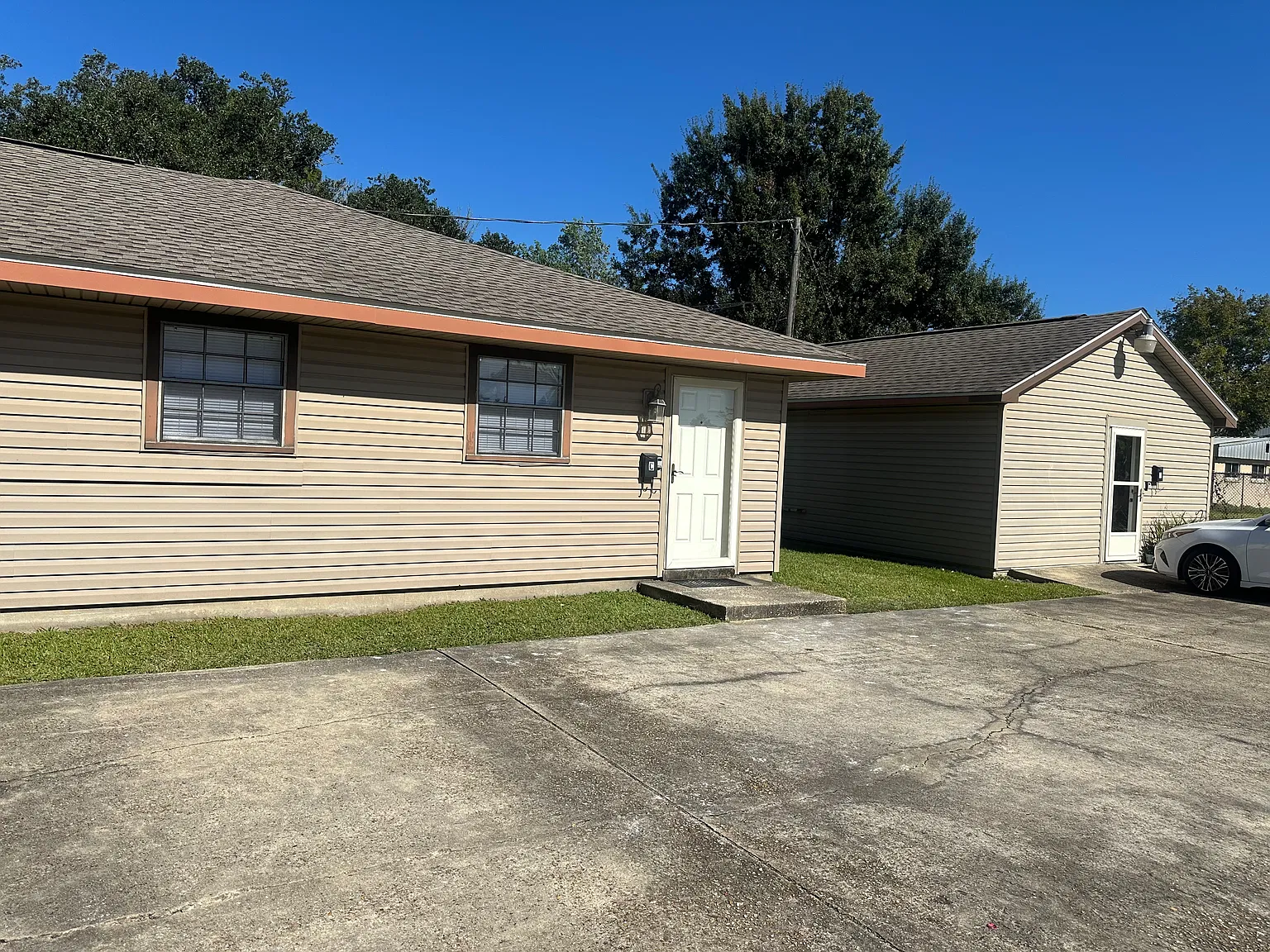 2 bed, 700 sqft, $995 — Photo 1
