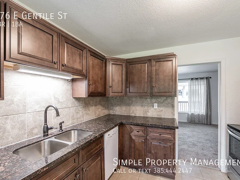 476 E Gentile St — Photo 7