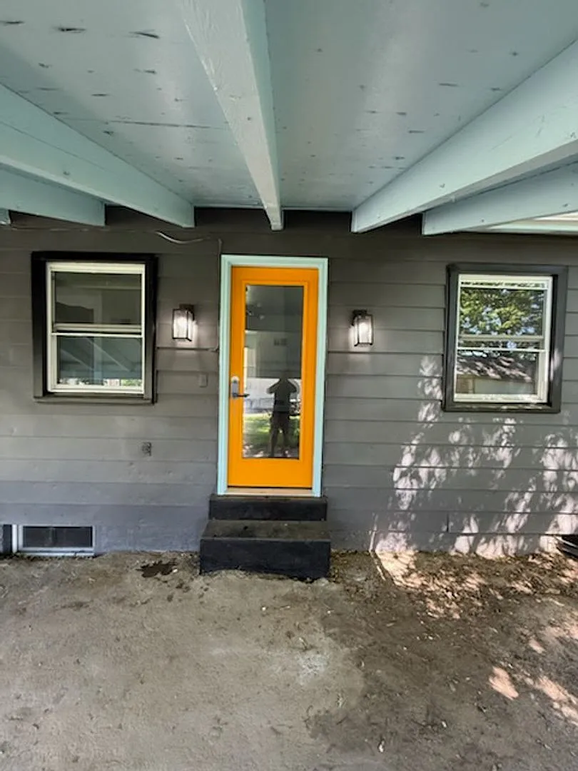 135 Grandview Ave- Ultimate Retro Luxury on Grandview Avenue Body: — Photo 3