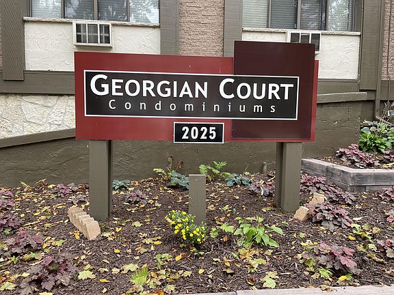 3rd image of 2025 E Greenwich Ave Unit 303