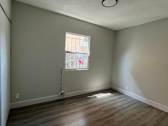 4th image of 1338 W 57th St APT 7