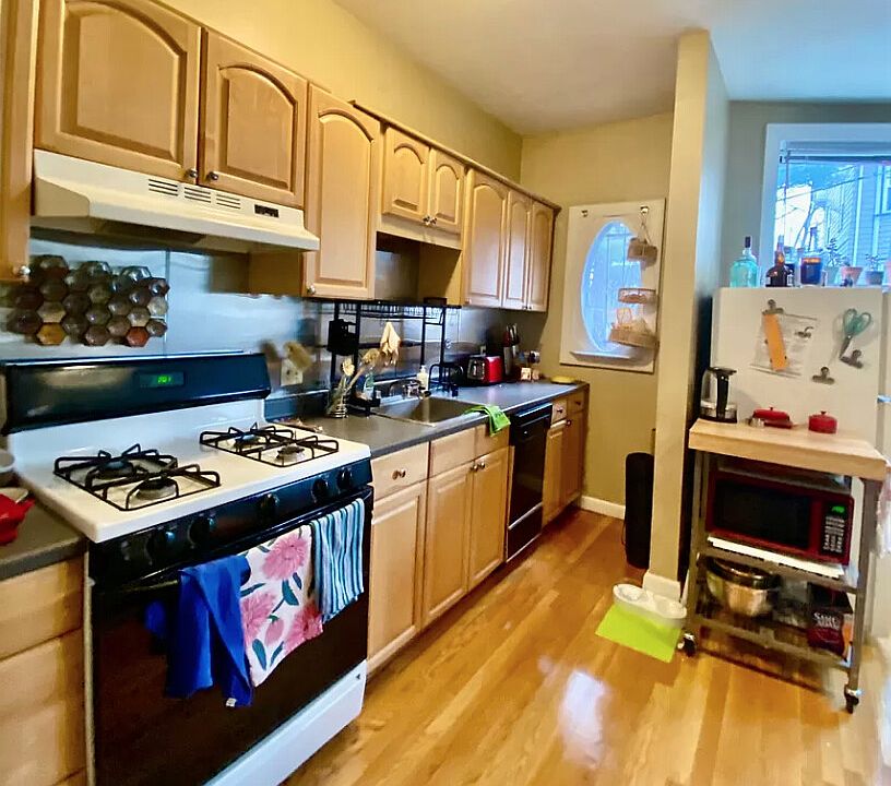 1st image of 17 Highgate St APT 1