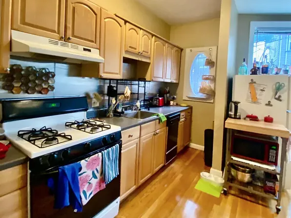 17 Highgate St, Allston, MA