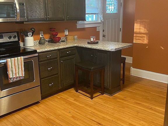 5th image of 512 Proctor Ave