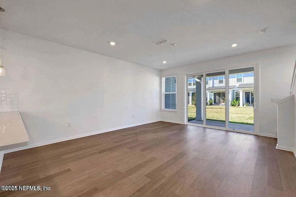 3 bed, 2.5 bath, 1445 sqft, $2,025 — Photo 3