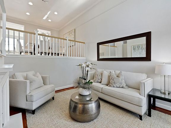 3rd image of 901 Camille Ln
