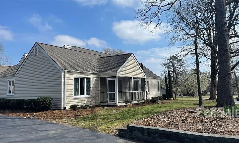 1st image of 202 Wildwood Dr