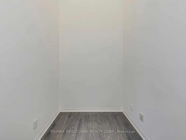 770 Bay St #202 — Photo 18