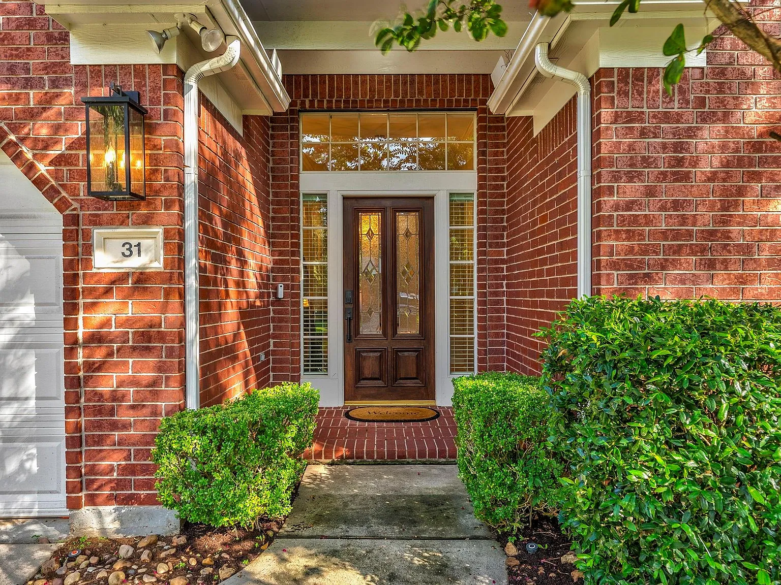 4 bed, 2.0 bath, 2564 sqft, $3,475 — Photo 3