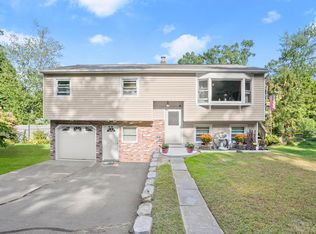 15 Lakeview Ave, Danbury, CT 06811