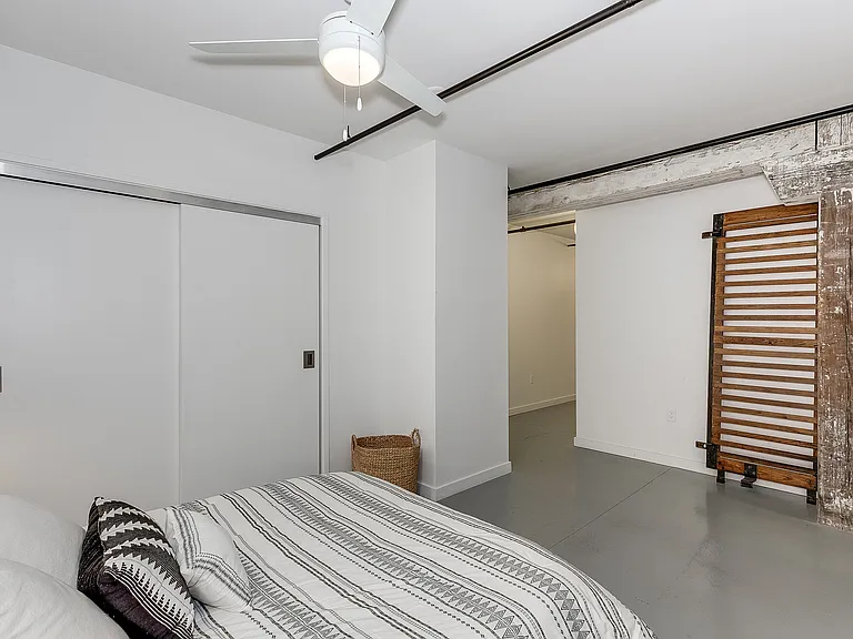 520Commerce — Photo 16