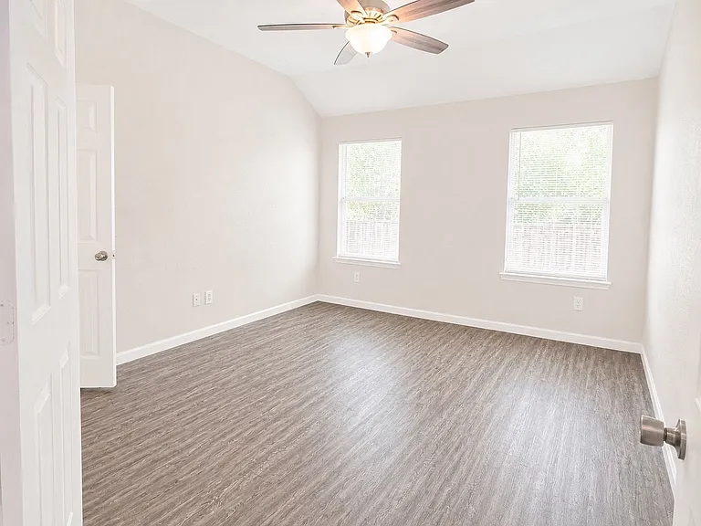 1745 Duck Cove Dr — Photo 9