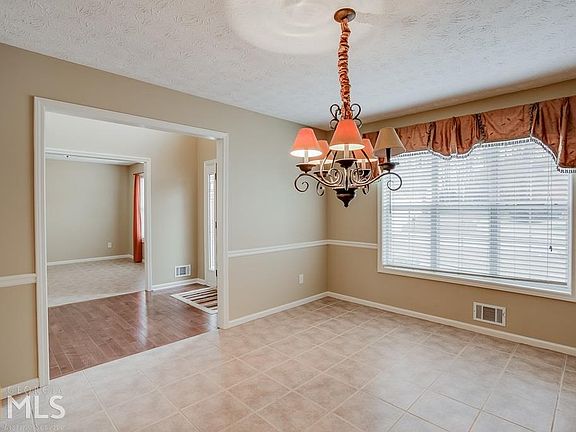 5th image of 2275 Evergreen Ln