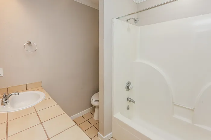 506 Stockton Cv — Photo 10