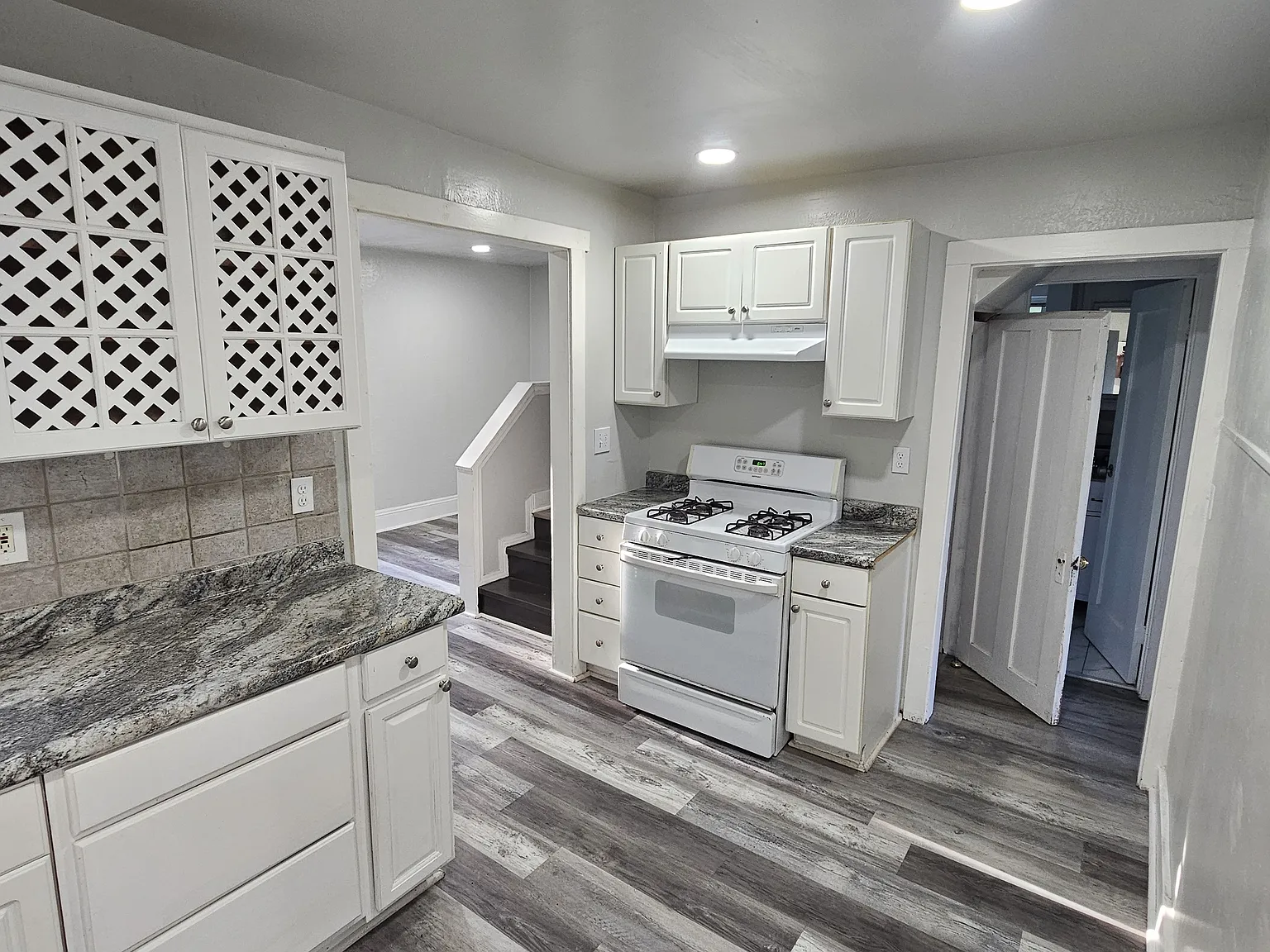 4 bed, 1385 sqft, $1,800 — Photo 3
