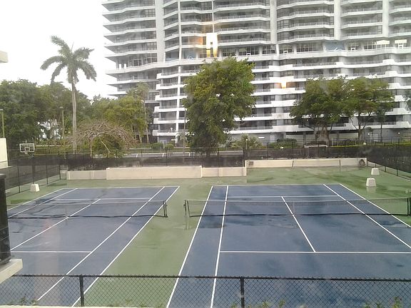 5th image of 600 Ne 36 St #205