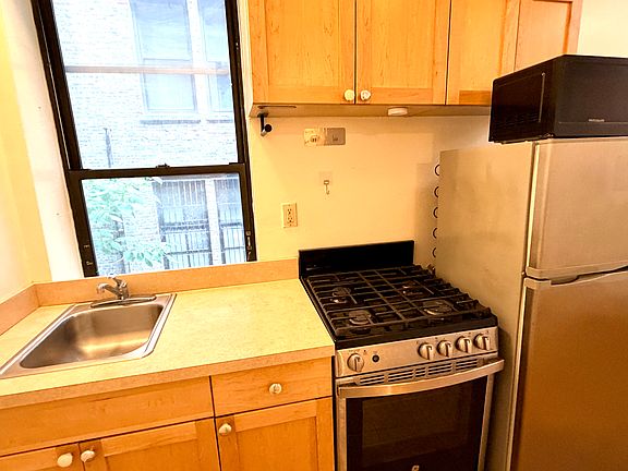 4th image of 217 E 22nd St APT 7