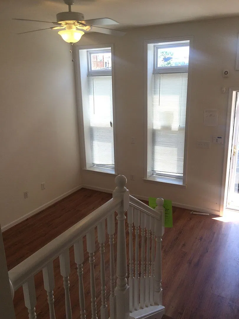 Amazing 3 Floor Row Home — Photo 3