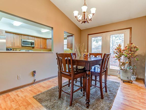 5th image of 1304 Sunset Dr