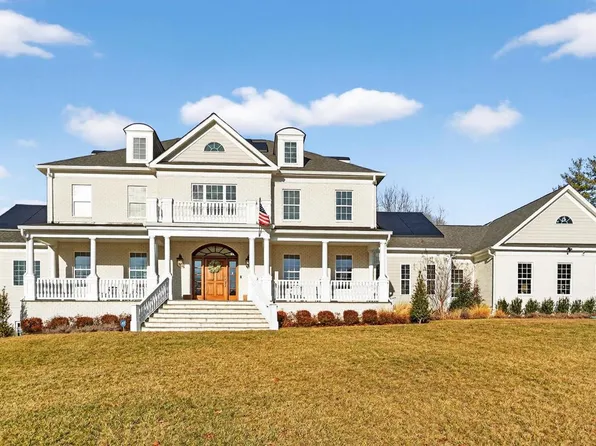 10525 Tanager Ln, Rockville, MD 20854