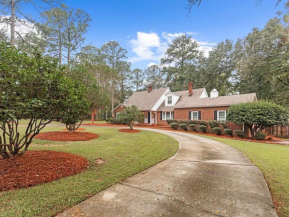 2nd image of 734 Woodland Dr