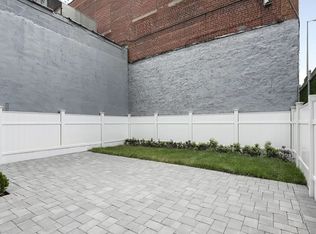 4283 Hunter St #1B, Long Island City, NY 11101
