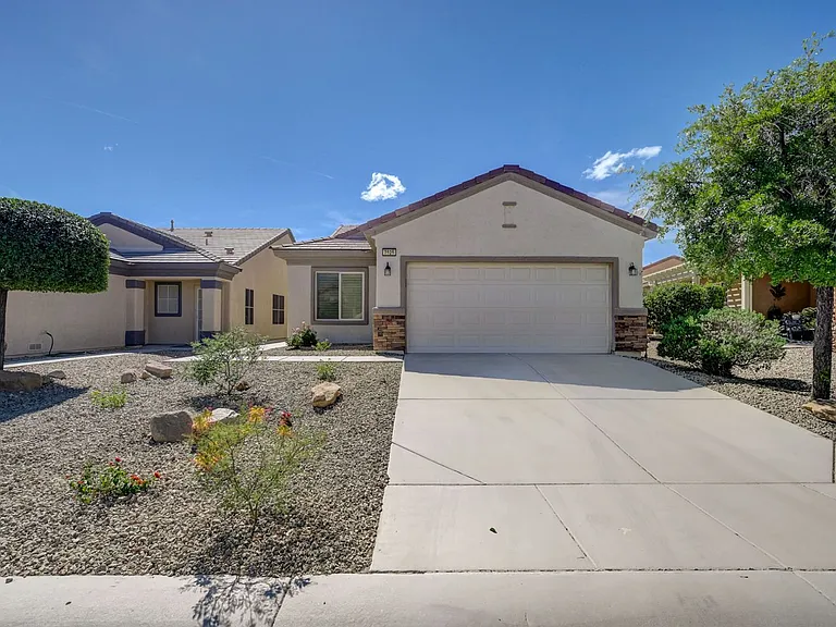 7925 Fantail Dr — Photo 1