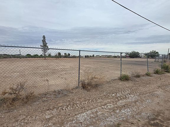 5th image of 309 W County Rd