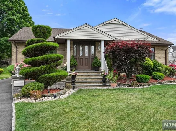 11 Robert Ct, Lodi, NJ 07644
