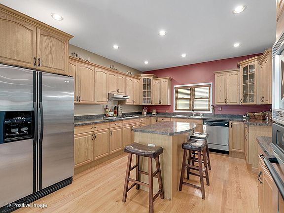 4th image of 411 Highland Ave