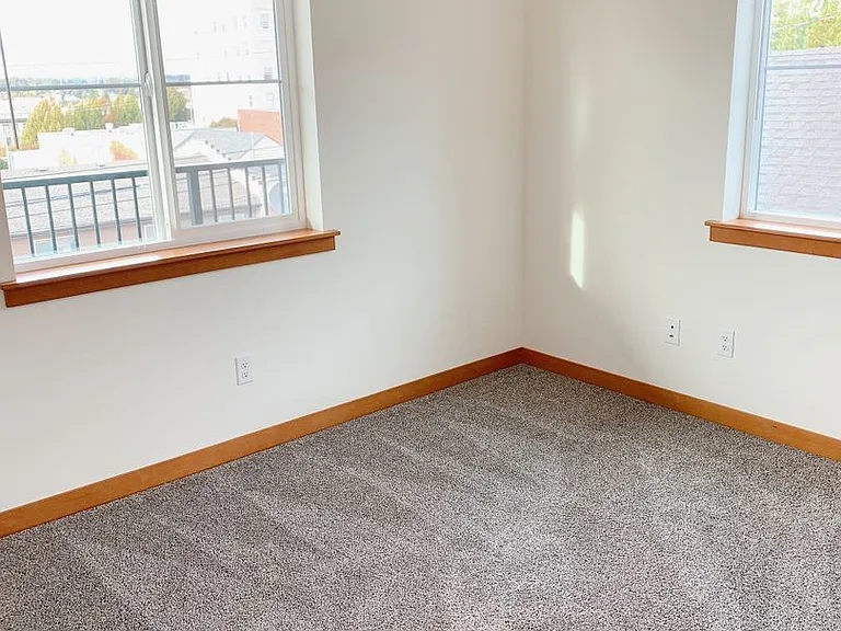 1111 N Forest St — Photo 58