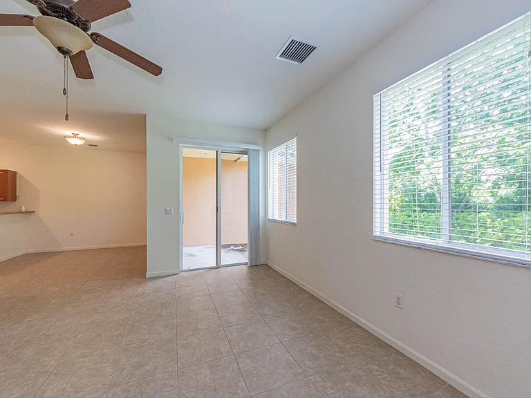 2563 Stockbridge Sq SW — Photo 4
