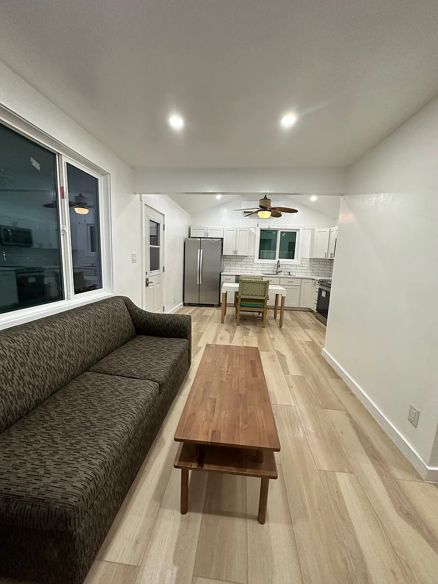 Building Photo - 154 Kupuna St