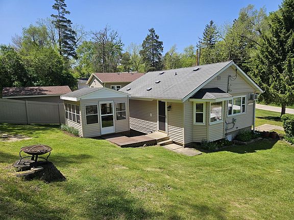 3rd image of 1023 Highland STREET