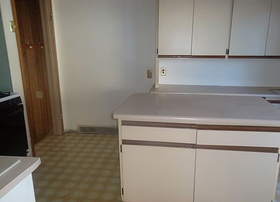5th image of 330 Saint Clair Ave