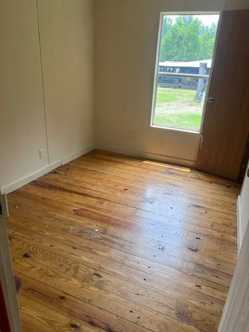 $950 monthly or $275- weekly Rent — Photo 3