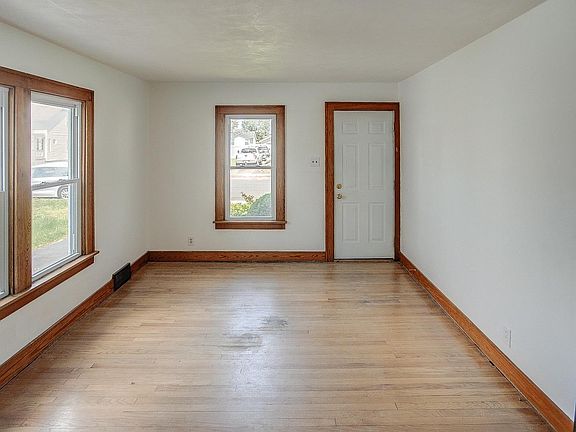 3rd image of 908 E Acton Ave