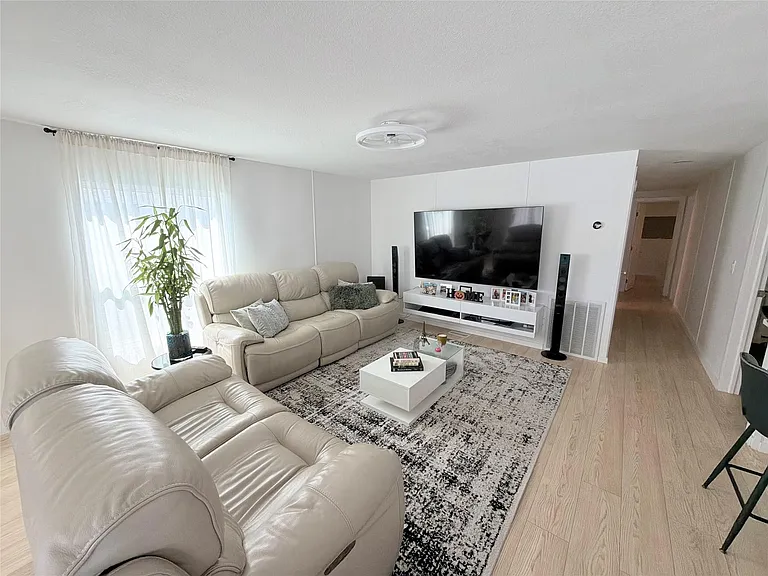 5221 SW 25th Ave — Photo 13