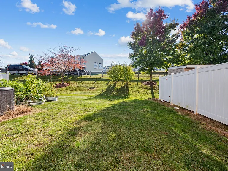 10329 Bridle Ct — Photo 29