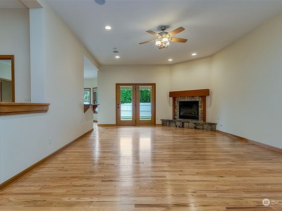 3rd image of 310 Eagle Crest Drive