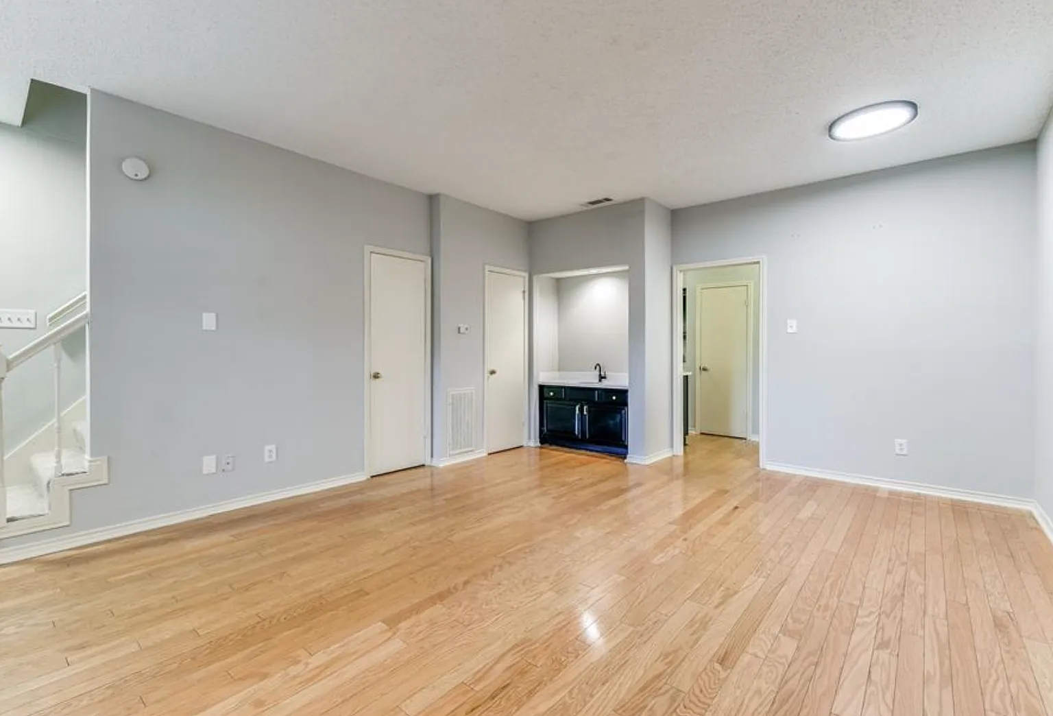 2 bed, 1083 sqft, $2,200 — Photo 4