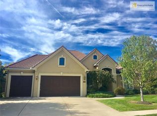 8325 Shoreline Dr, Parkville, MO 64152