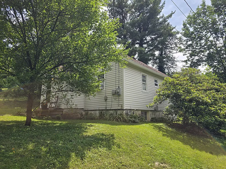 106 Lowry St — Photo 16