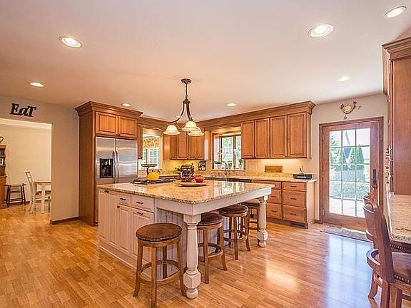 2nd image of 1464 Wedgewood Dr