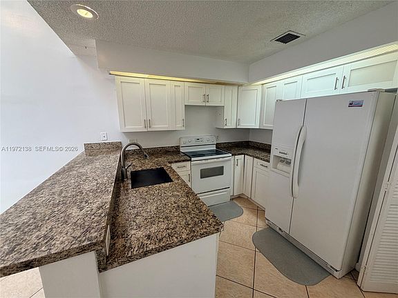 2nd image of 1818 Racquet Ct