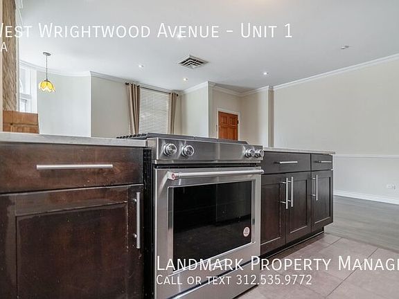 4th image of 832 W Wrightwood Ave #1